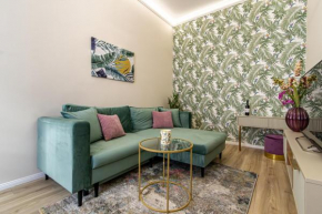 Oasis Apartment On the Broadway with AC